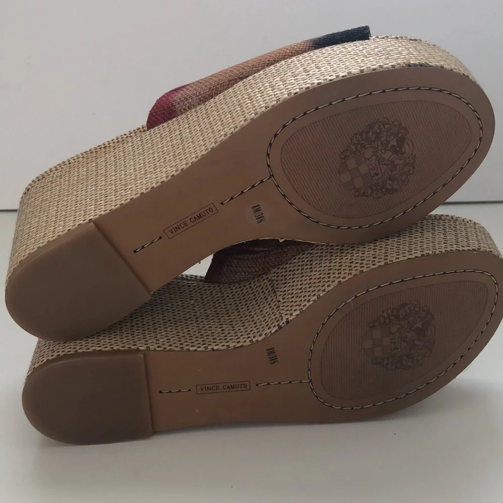NWOT Vince Camuto Gadgen platform wedge sandals!